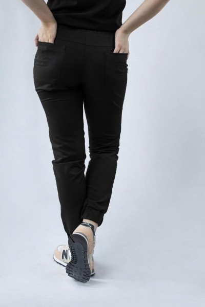 Czarne joggery damskie 2.jpg