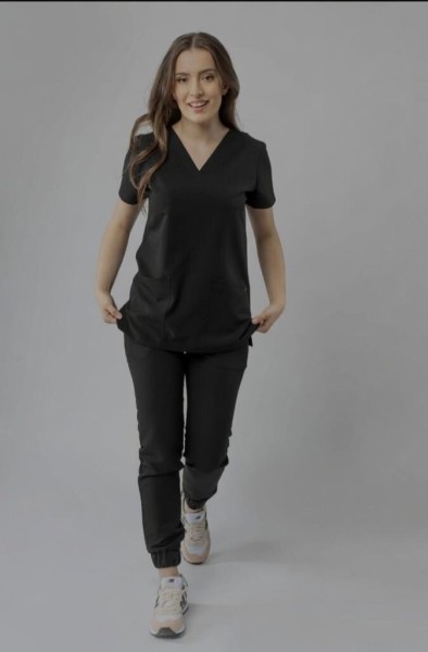 Czarny damski scrubs.jpg